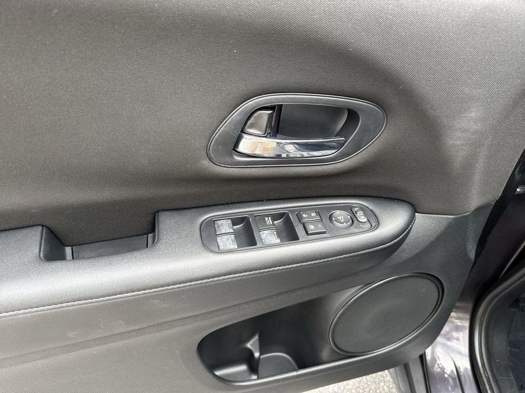 Used 2017 Honda HR-V LX image 39