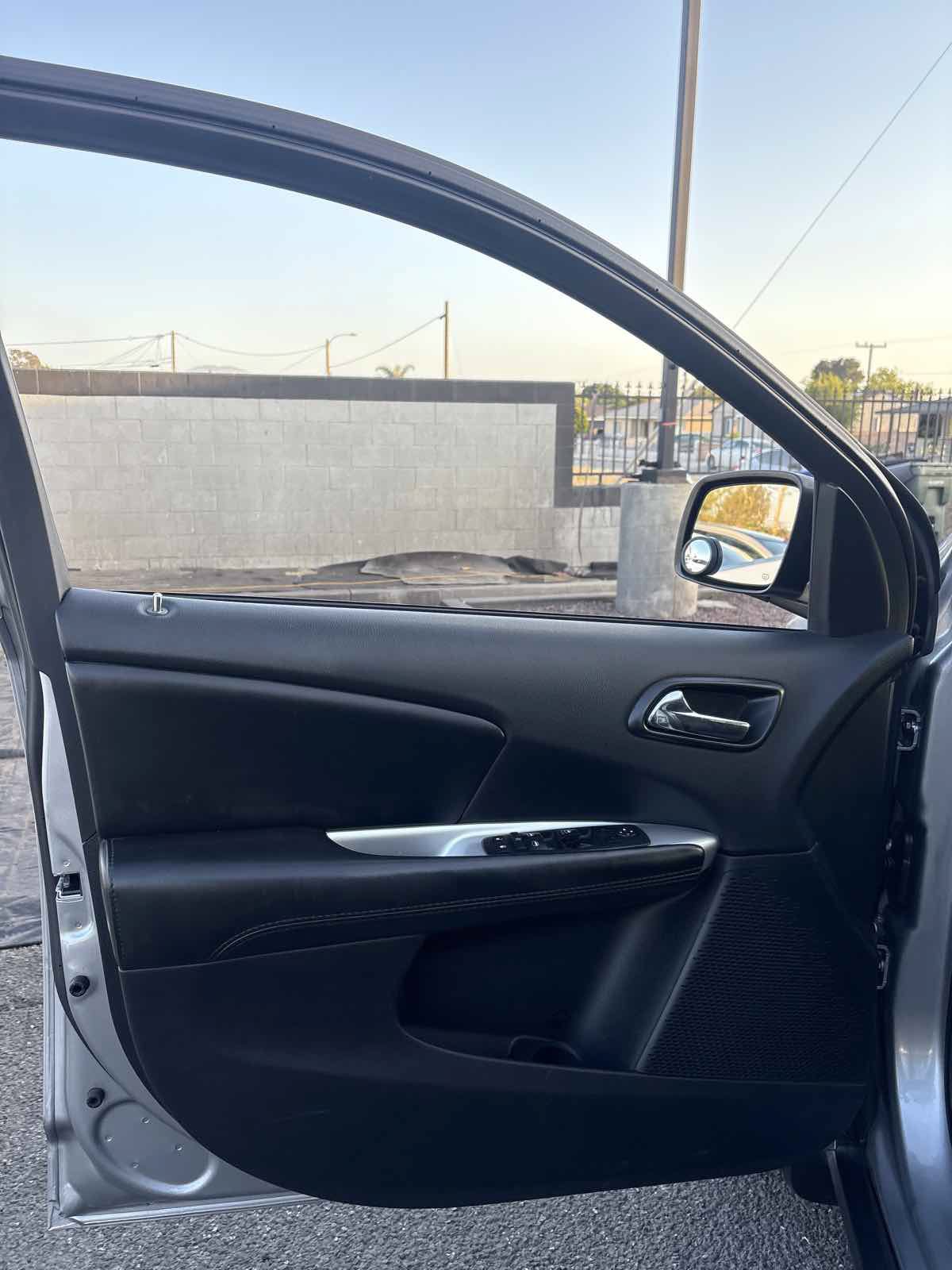 Used 2018 Dodge Journey SE w/ Blacktop Package FWD image 6