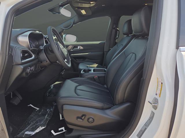 New 2026 Chrysler Pacifica Select FWD image 4