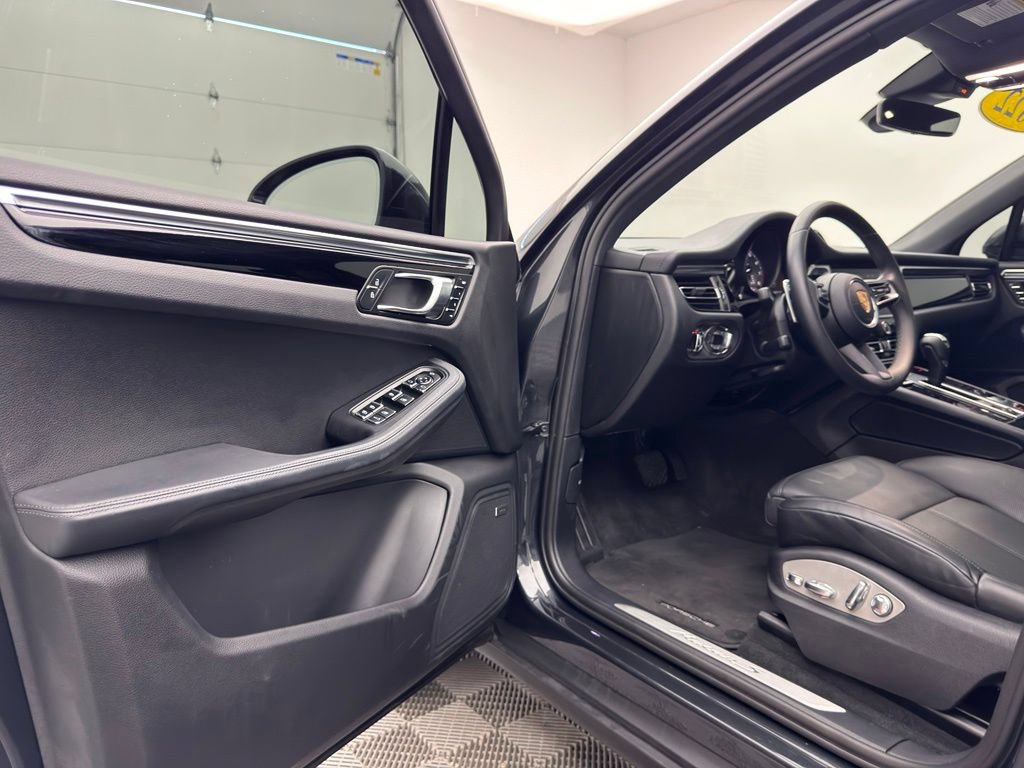 Used 2022 Porsche Macan S AWD/4WD image 15