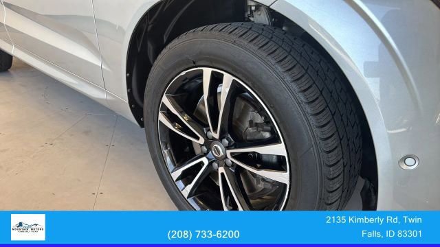 Used 2018 Volvo XC60 T6 Momentum w/ Vision Package AWD/4WD image 14