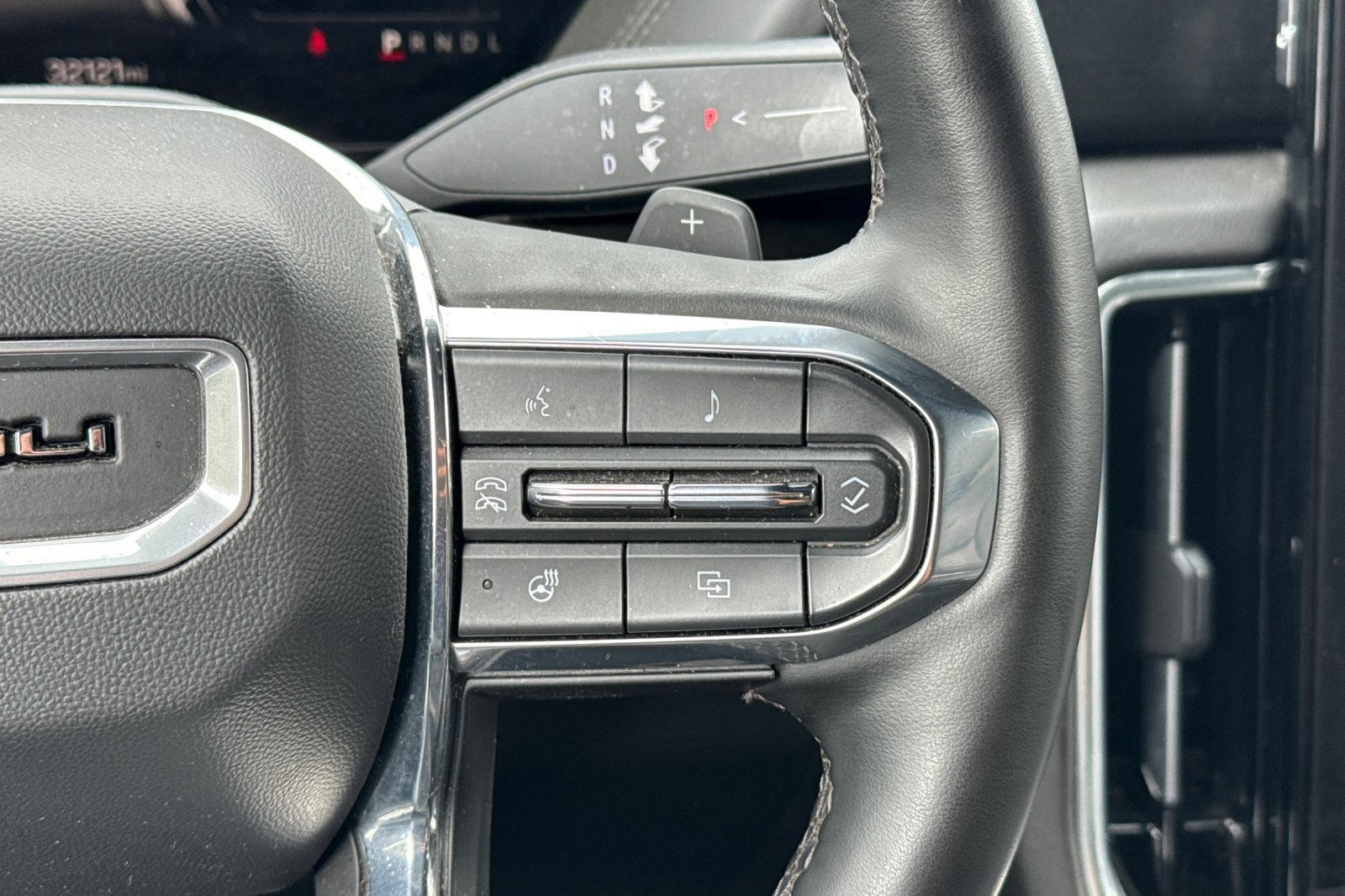 Used 2025 GMC Yukon Denali AWD/4WD image 32