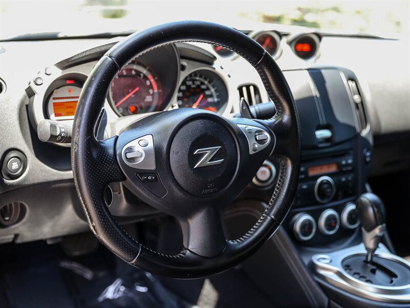 Used 2010 Nissan 370Z Coupe RWD image 21