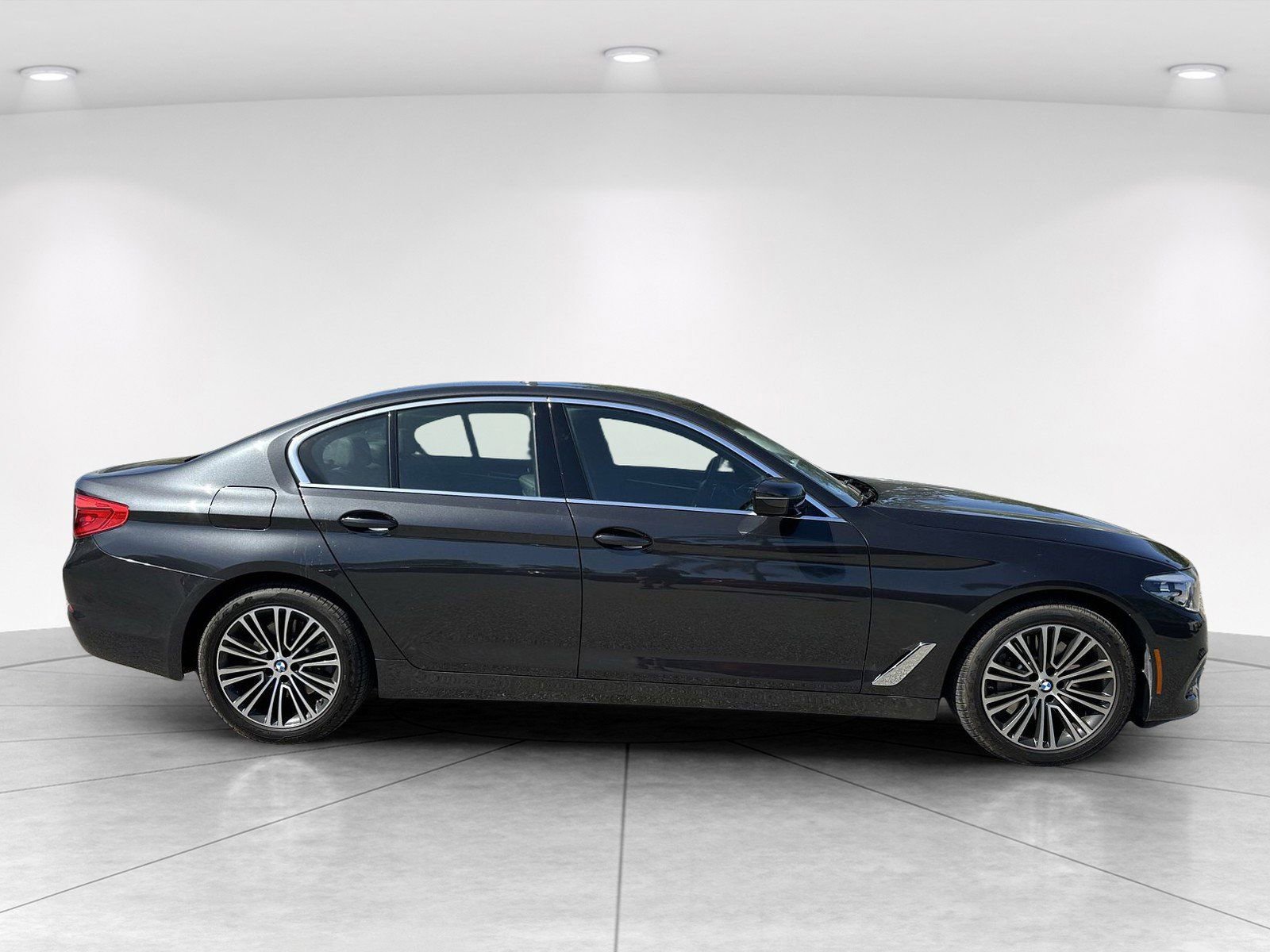 Used 2020 BMW 530i xDrive w/ Premium Package AWD/4WD image 3