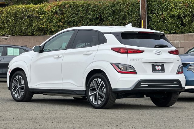 Used 2023 Hyundai Kona SE w/ Cargo Package FWD image 8