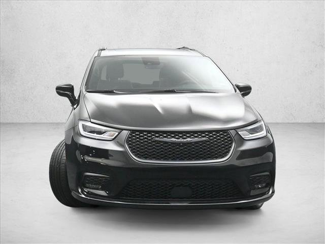 Used 2025 Chrysler Pacifica Limited FWD image 3