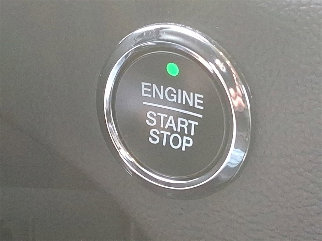 Used 2024 Ford Edge SEL image 21