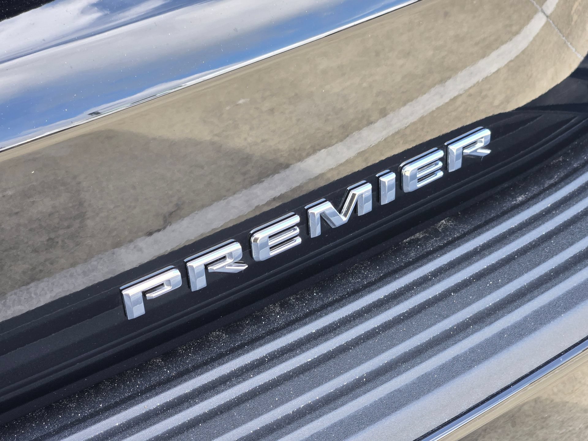 Used 2024 Chevrolet Tahoe Premier w/ Premium Package RWD image 13