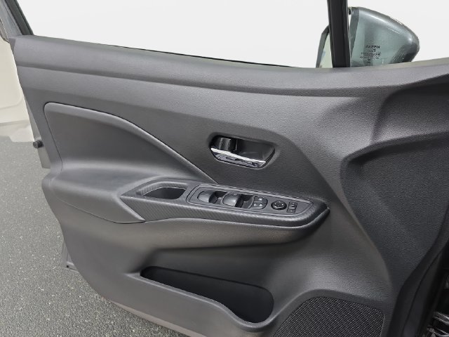 Used 2025 Nissan Versa SV FWD image 26