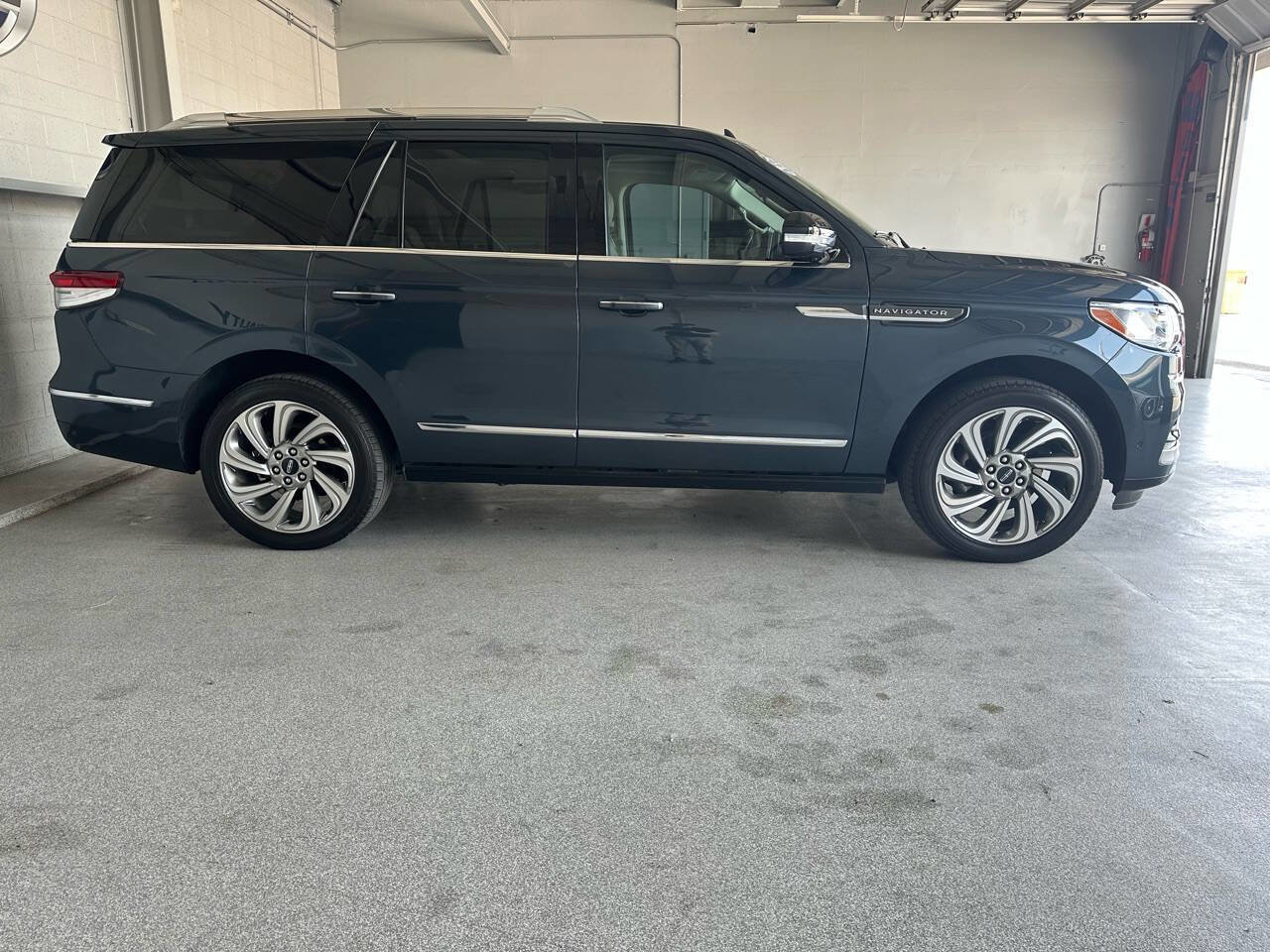 Used 2022 Lincoln Navigator 2WD image 7