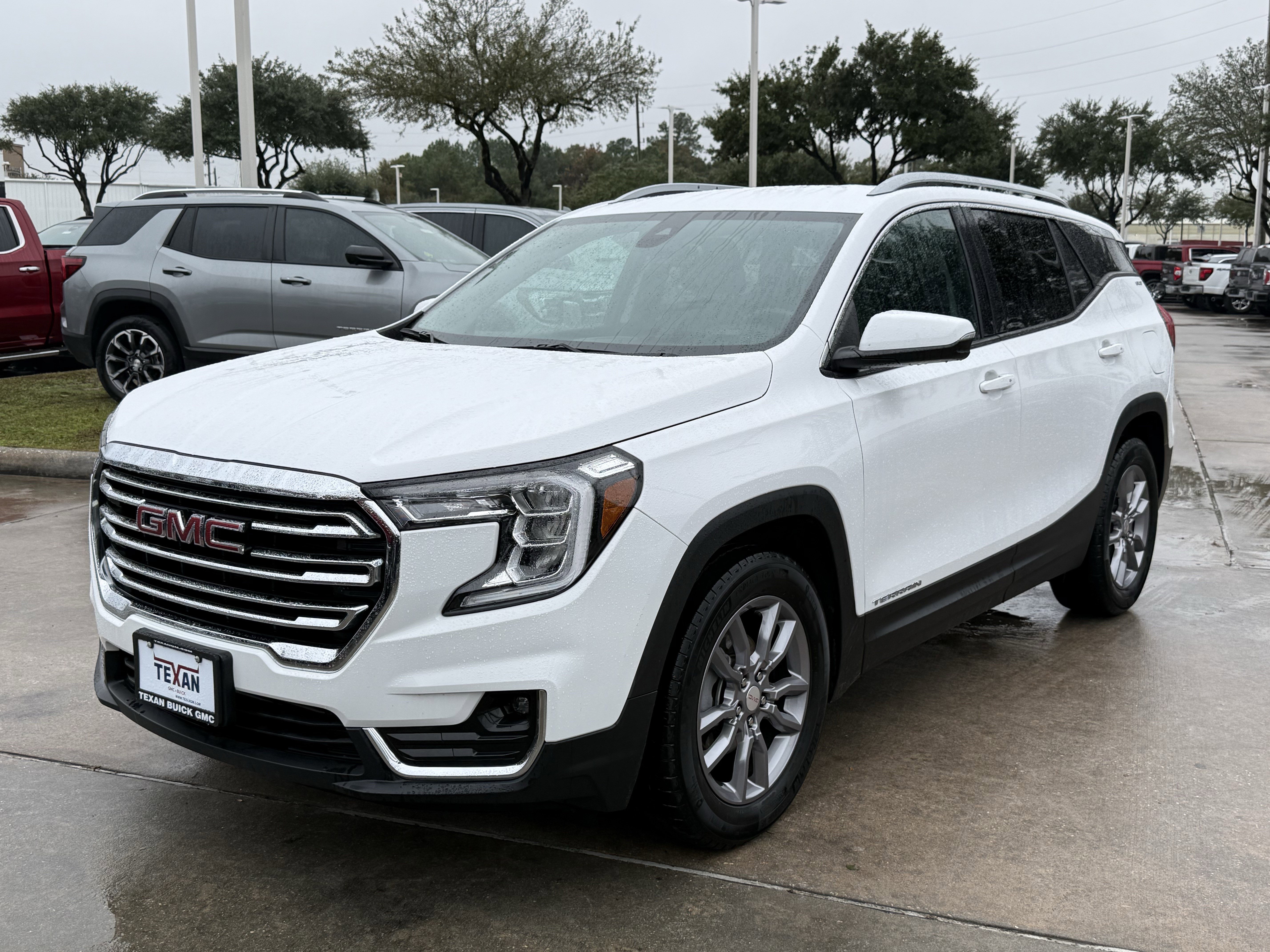 Used 2024 GMC Terrain SLT image 9