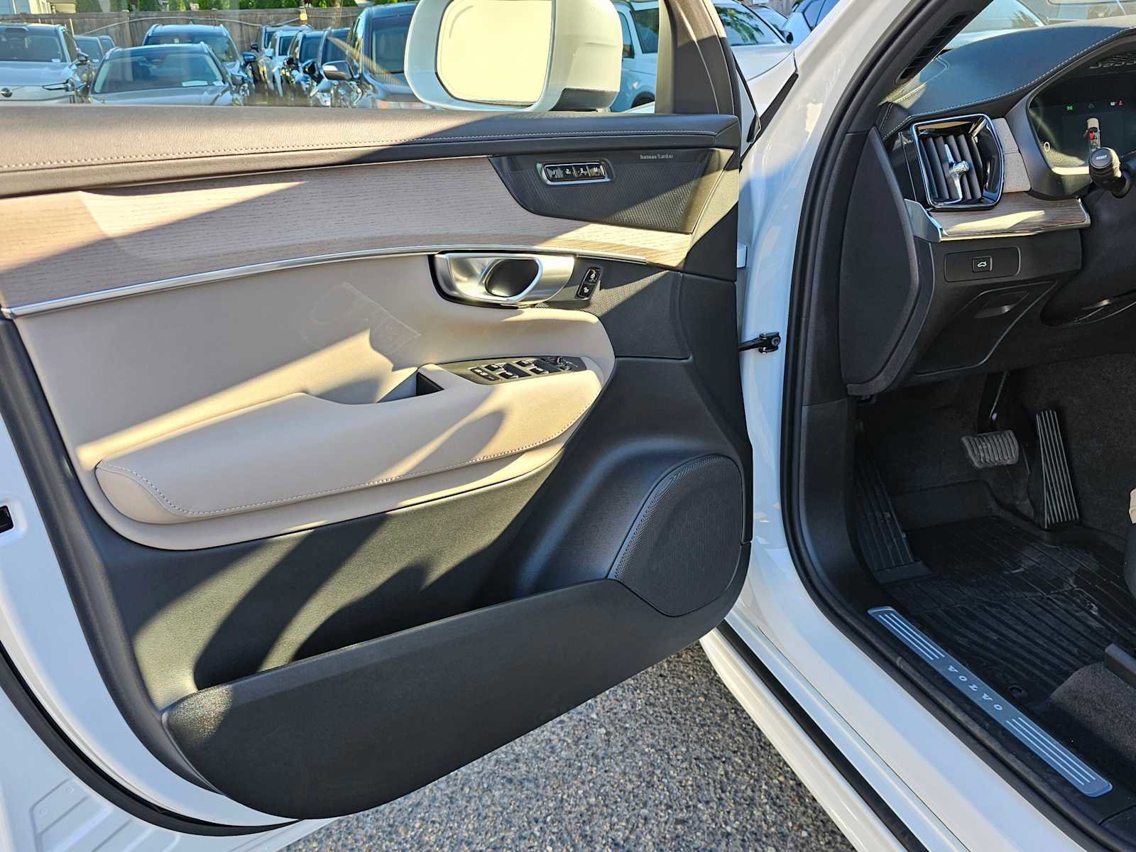 New 2026 Volvo XC90 B6 Plus w/ Protection Package Premier image 19