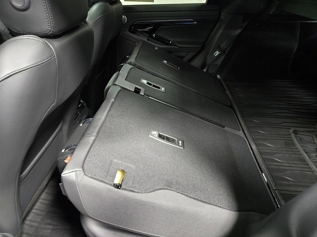 Used 2023 Land Rover Range Rover Evoque R-Dynamic SE image 40