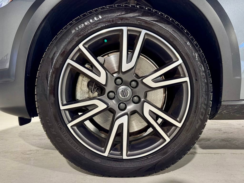 Used 2020 Volvo V90 T6 Cross Country image 31
