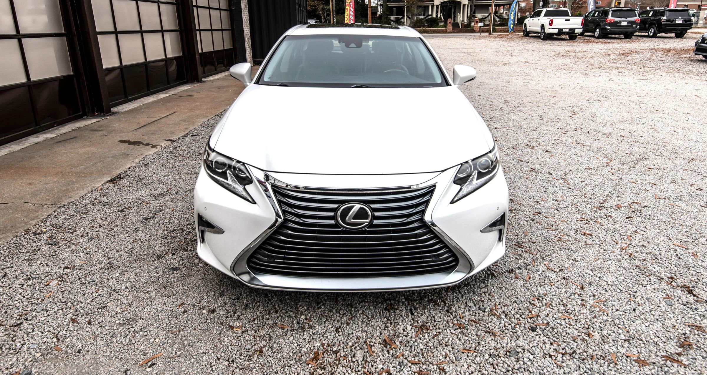 Used 2016 Lexus ES 350 image 2