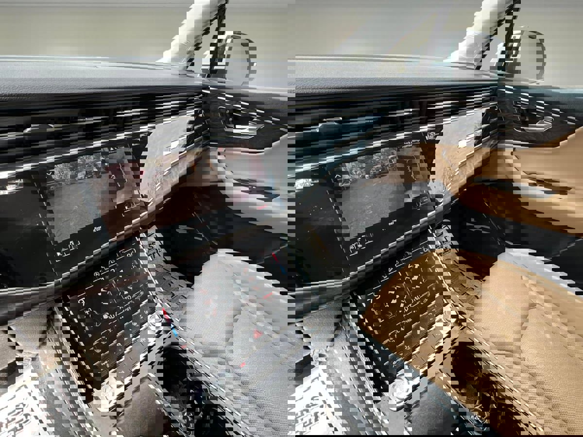 Used 2020 Audi Q7 3.0T Premium Plus w/ Premium Plus Package image 19