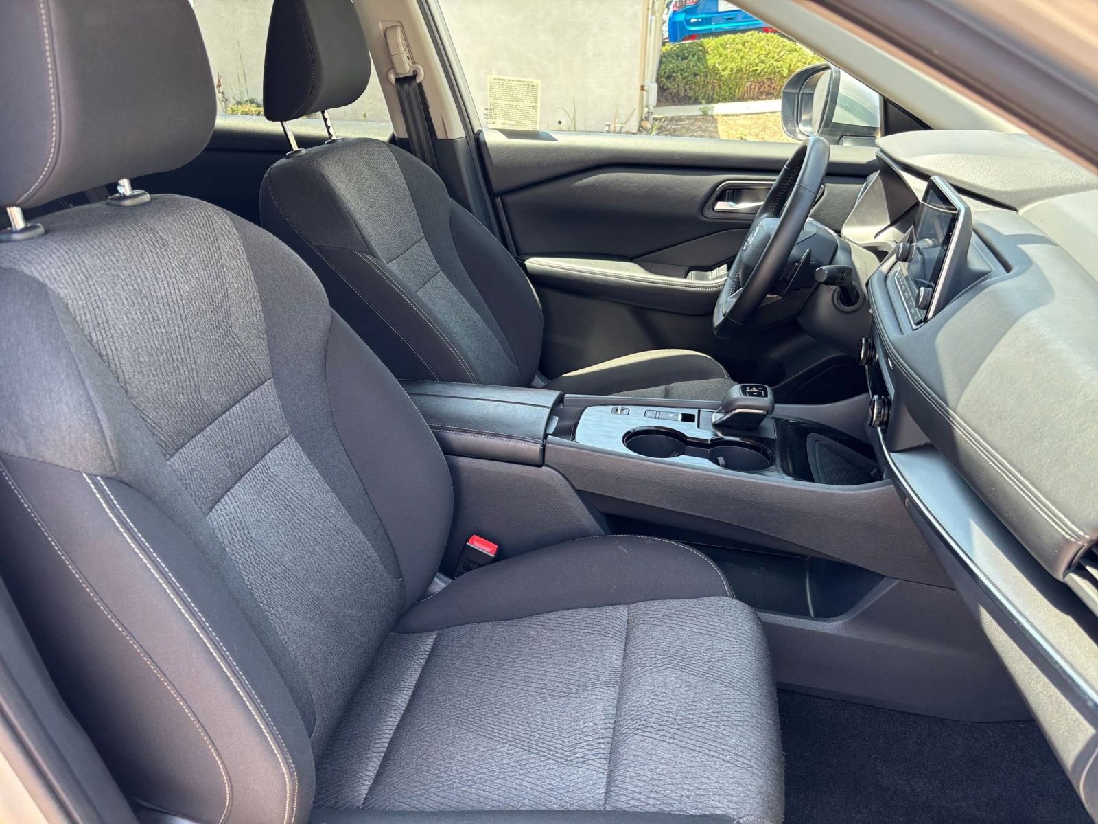 Used 2025 Nissan Rogue SV FWD image 38