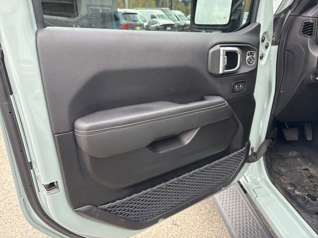 Used 2023 Jeep Wrangler Unlimited Sahara w/ Cold Weather Group AWD/4WD image 16