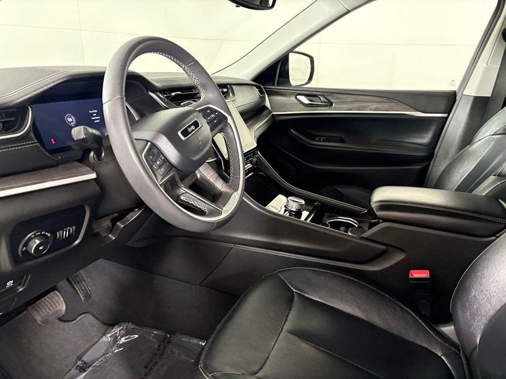 Used 2023 Jeep Grand Cherokee L Limited w/ Black Appearance Package AWD/4WD image 23
