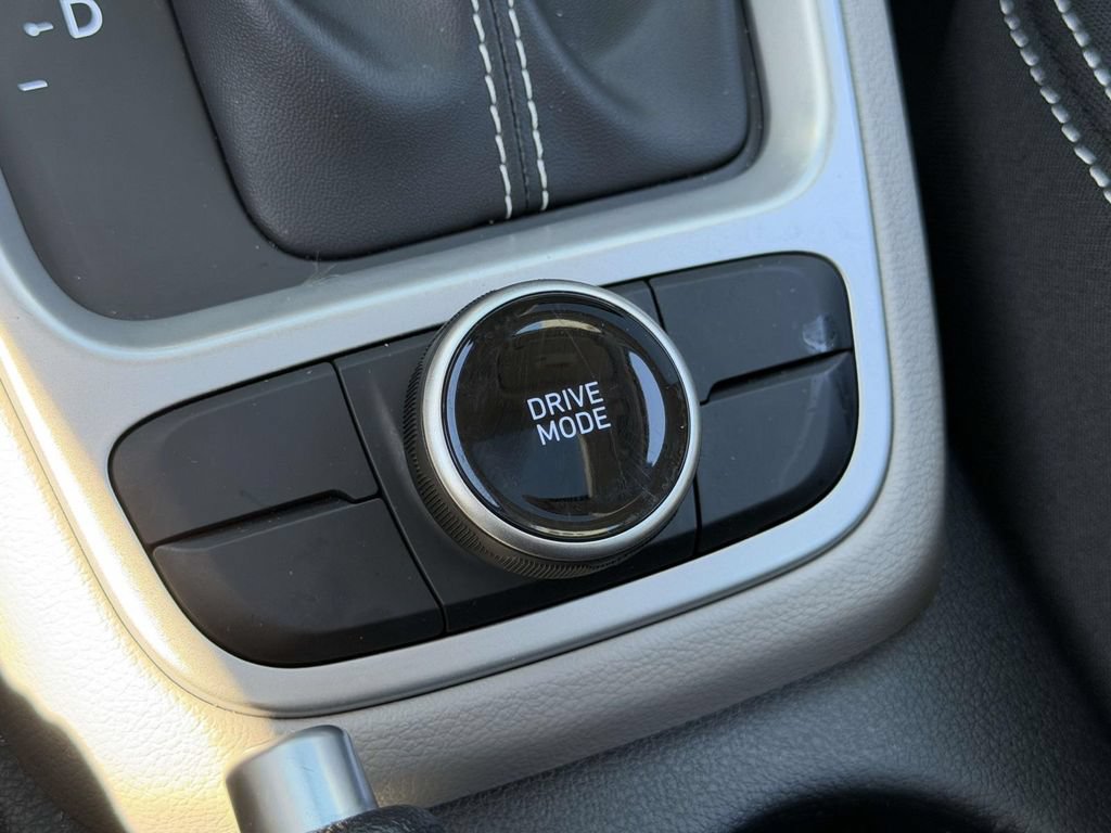 Certified 2024 Hyundai Venue SEL FWD image 35