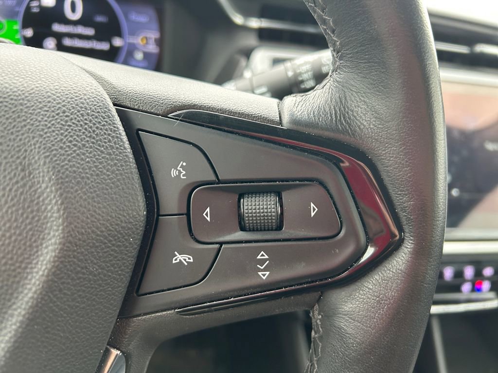 Used 2023 Chevrolet Bolt EUV Premier w/ Sun & Sound Package FWD image 22