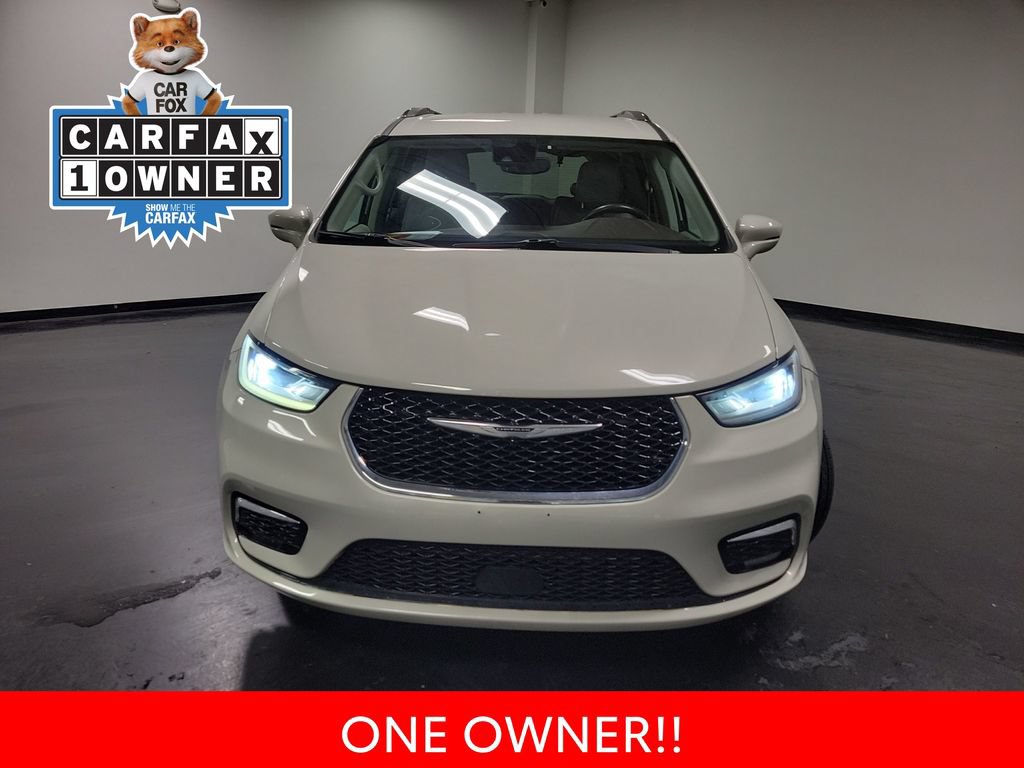 Used 2021 Chrysler Pacifica Touring-L FWD image 3