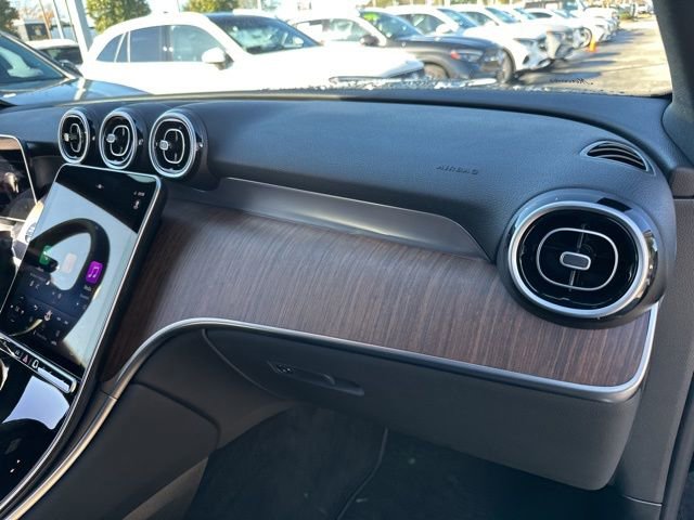 Used 2025 Mercedes-Benz GLC 300 4MATIC image 34