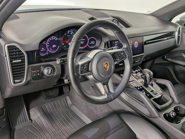 Certified 2023 Porsche Cayenne Platinum Edition image 4
