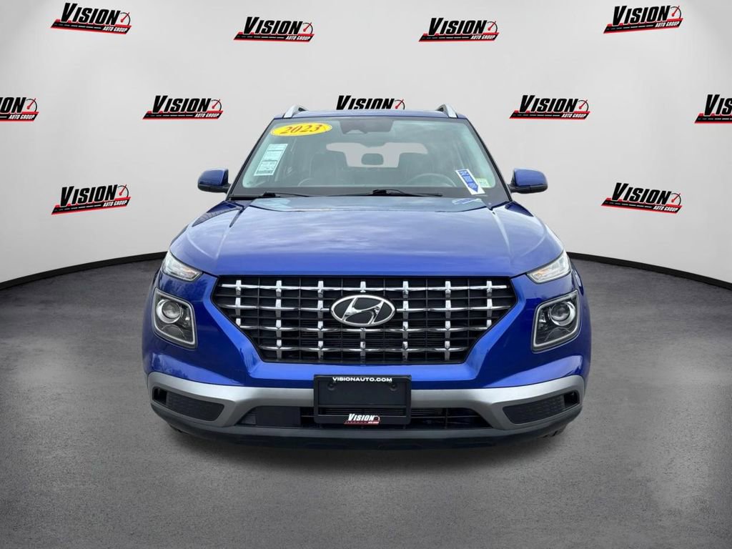 Certified 2023 Hyundai Venue Limited w/ Cargo Package image 2