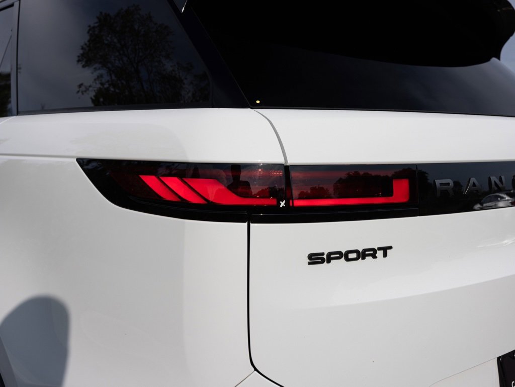 Used 2023 Land Rover Range Rover Sport SE Dynamic image 41