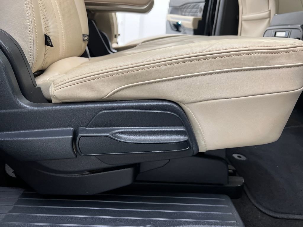 Used 2022 Ford Expedition Max Platinum AWD/4WD image 18