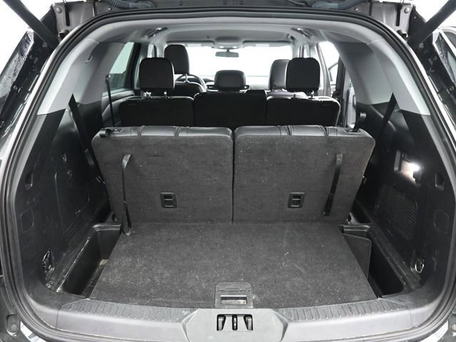 Used 2022 Ford Explorer XLT w/ Equipment Group 202A image 6