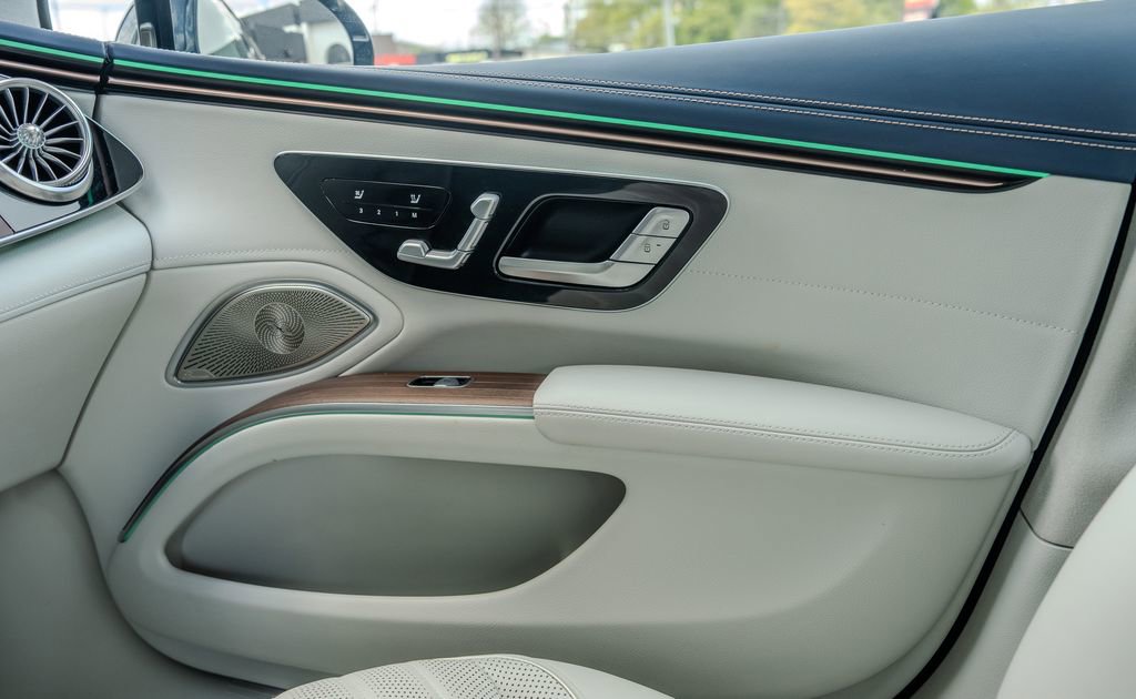 Used 2023 Mercedes-Benz EQS 580 4MATIC Sedan image 12