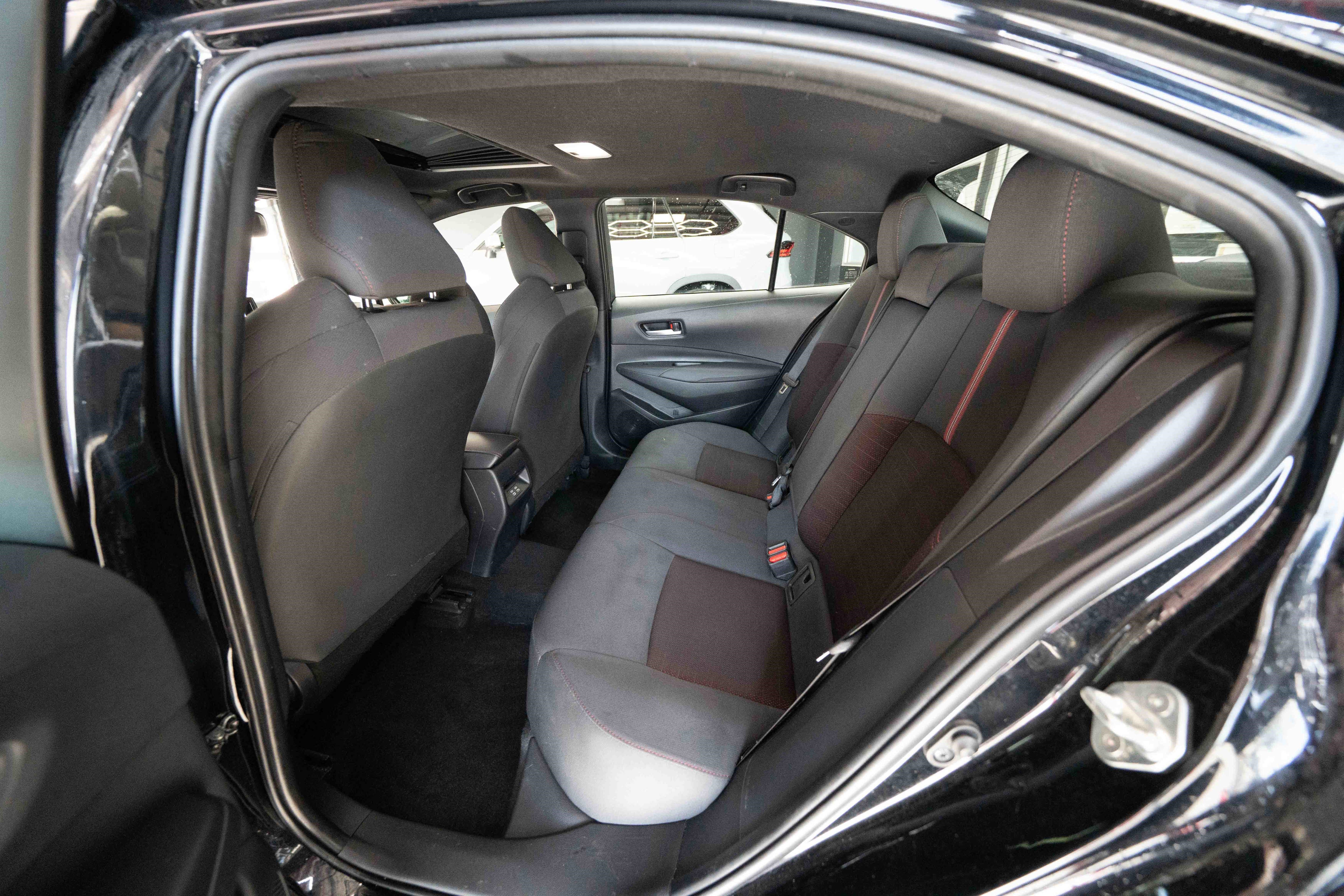 Used 2024 Toyota Corolla SE w/ SE Premium Package image 23