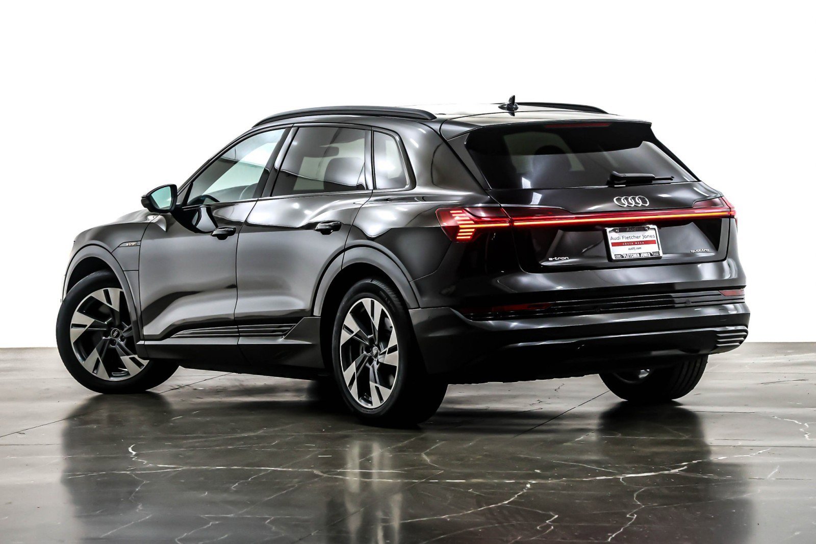 Used 2022 Audi e-tron Premium w/ Convenience Plus Package image 12