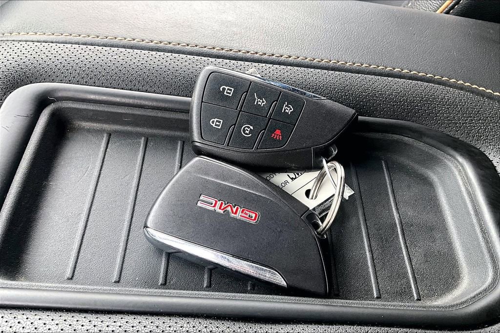 Used 2023 GMC Yukon AT4 w/ Technology Package AWD/4WD image 10
