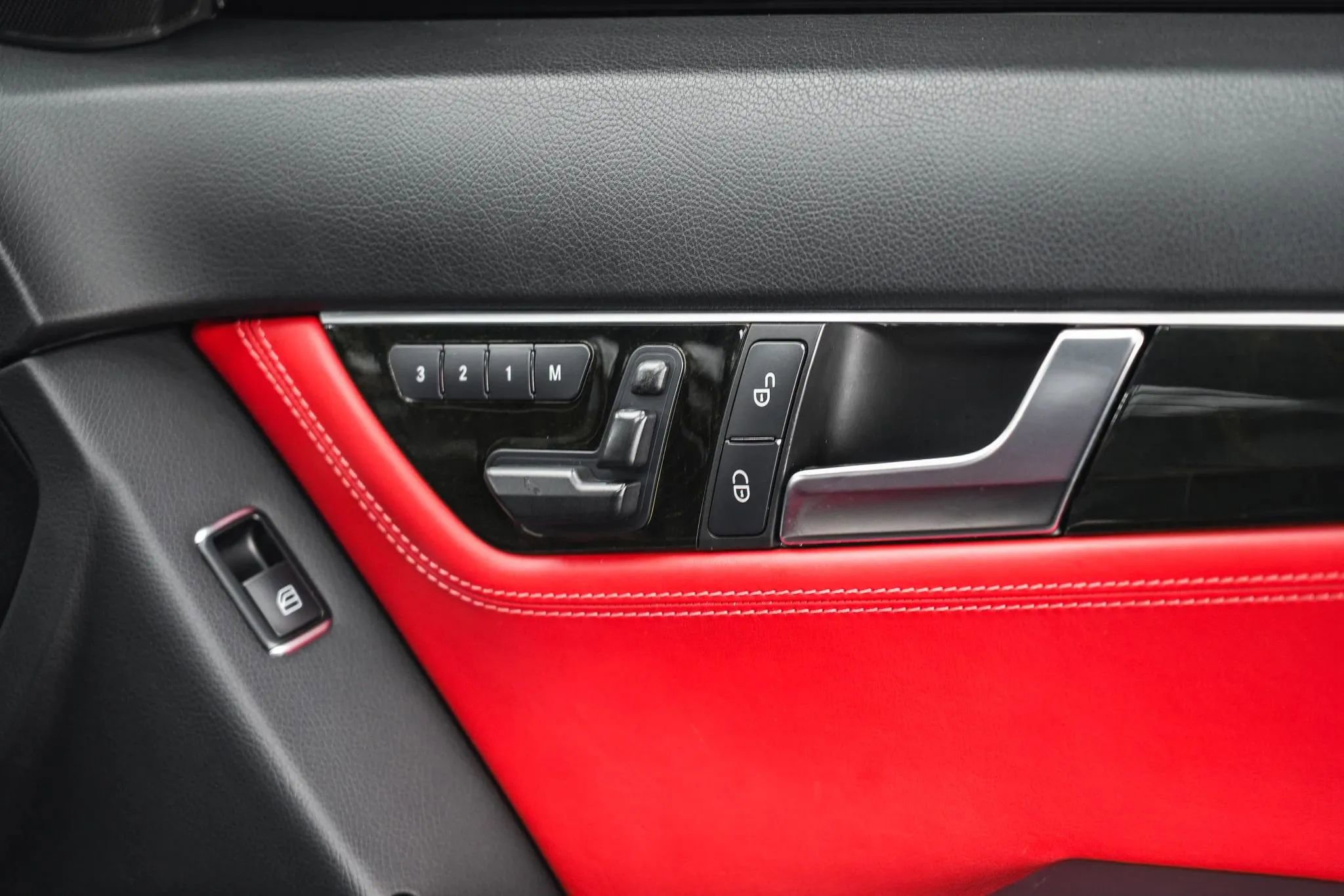 Used 2013 Mercedes-Benz C 63 AMG Sedan image 30