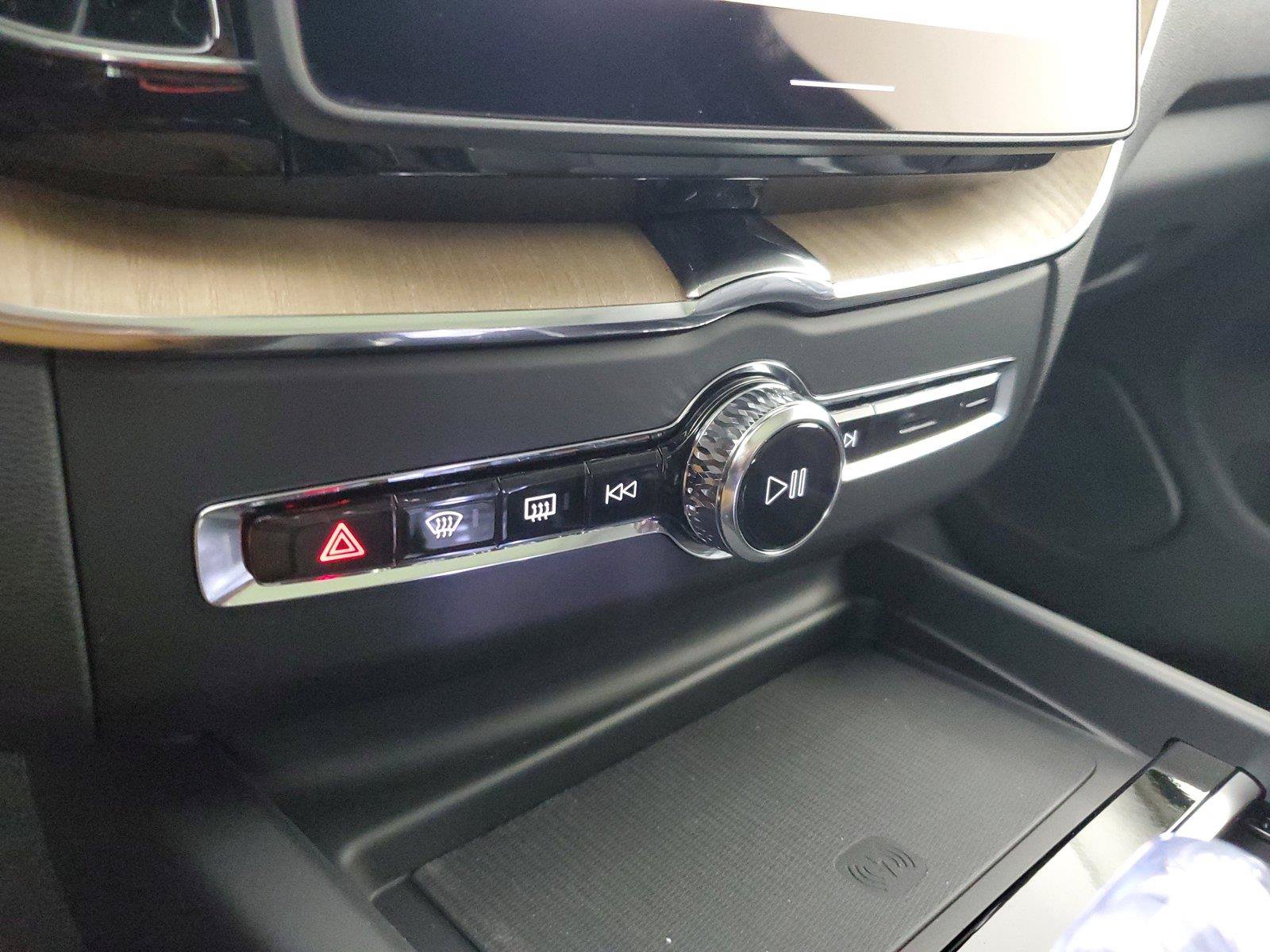 New 2027 Volvo XC60 B5 Plus AWD/4WD image 30