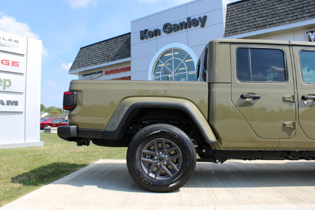 New 2026 Jeep Gladiator Sport AWD/4WD image 38