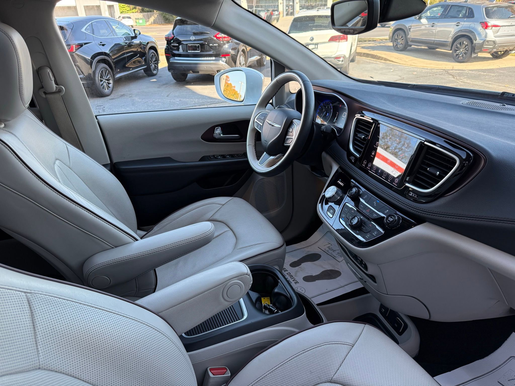 Used 2020 Chrysler Pacifica Limited image 17