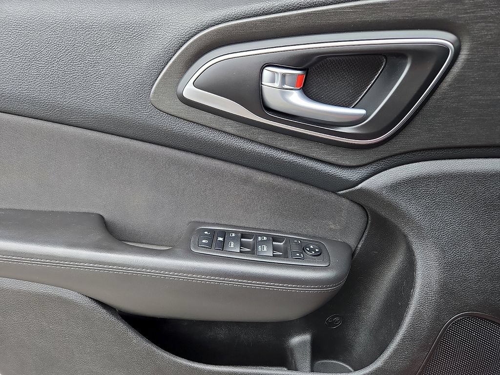 Used 2015 Chrysler 200 Limited FWD image 17