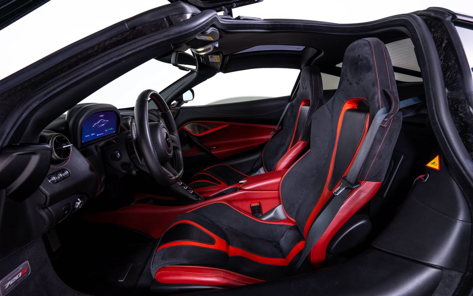 Used 2019 McLaren 720S Performance RWD image 22