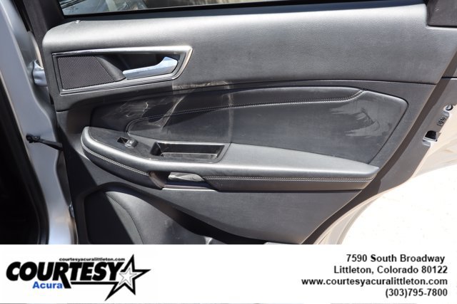 Used 2018 Ford Edge Titanium w/ Technology Package AWD/4WD image 32