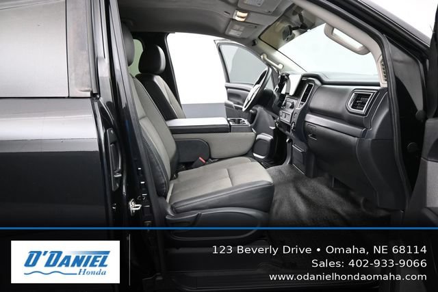 Used 2017 Nissan Titan S AWD/4WD image 37