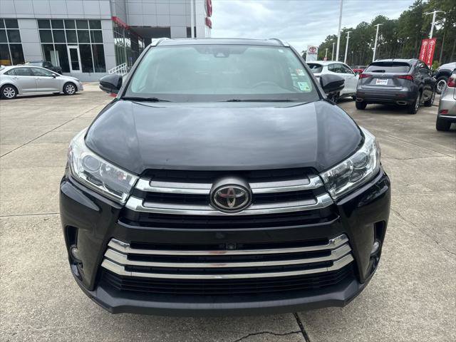 Certified 2017 Toyota Highlander Limited Platinum FWD image 4