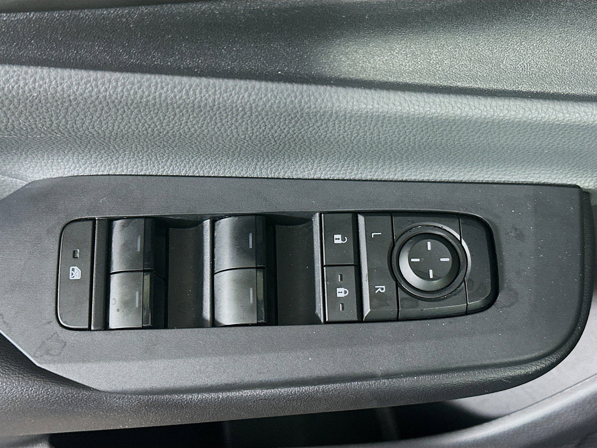 Used 2024 Toyota Prius LE image 15