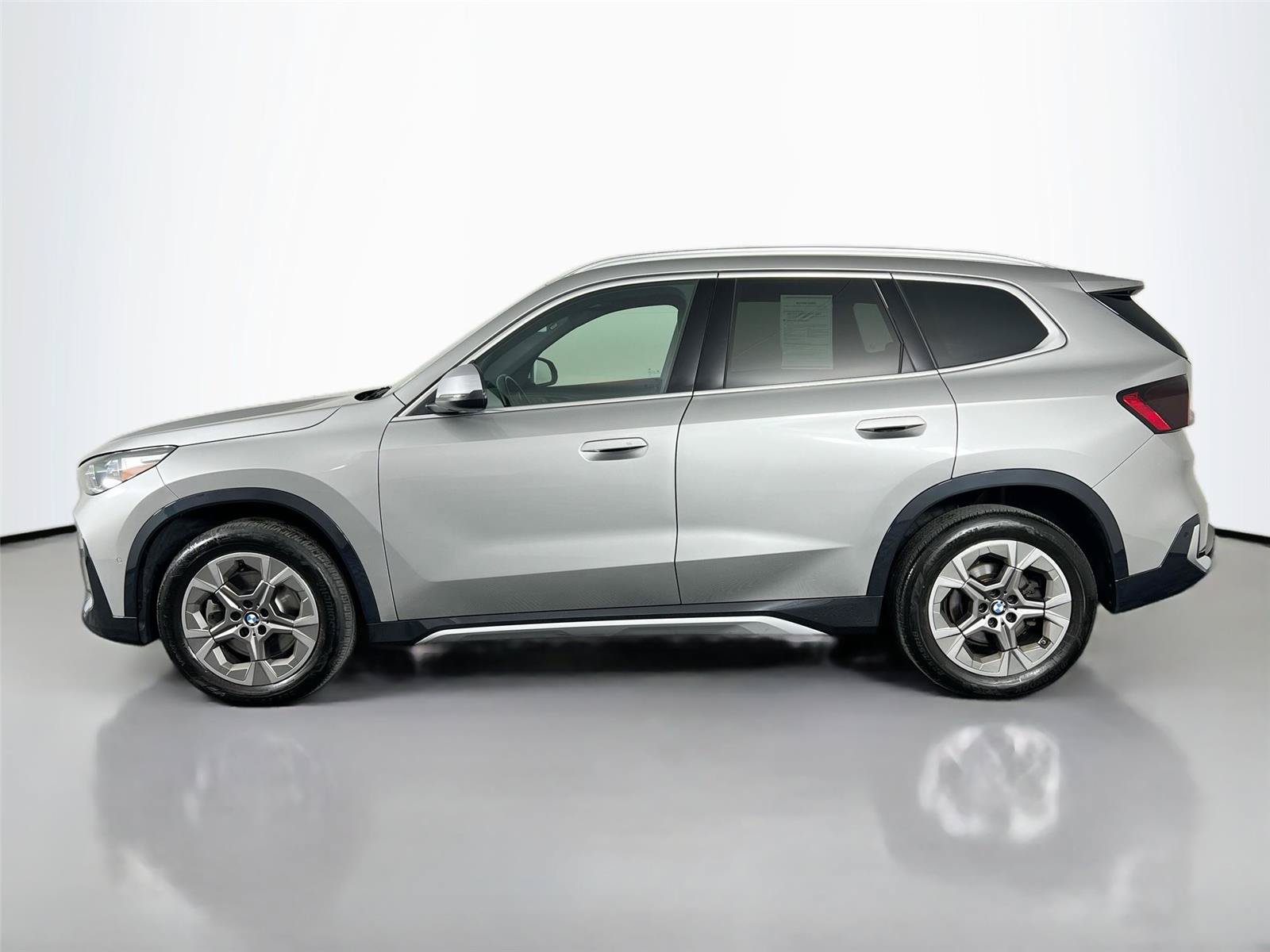 Certified 2023 BMW X1 xDrive28i w/ Convenience Package AWD/4WD image 3