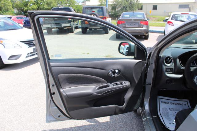 Used 2014 Nissan Versa SV image 9