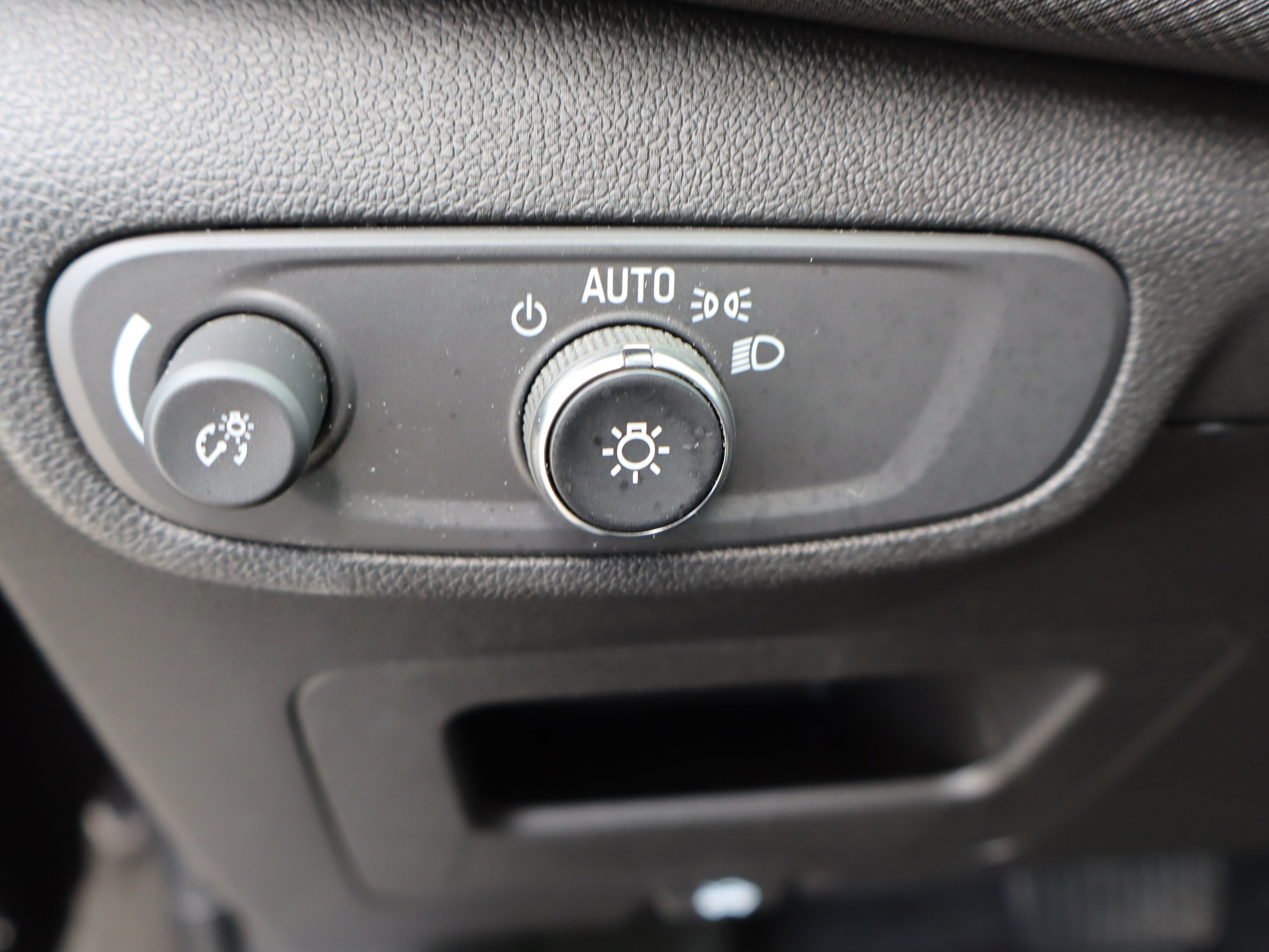 Certified 2025 Chevrolet TrailBlazer RS w/ Convenience Package image 19