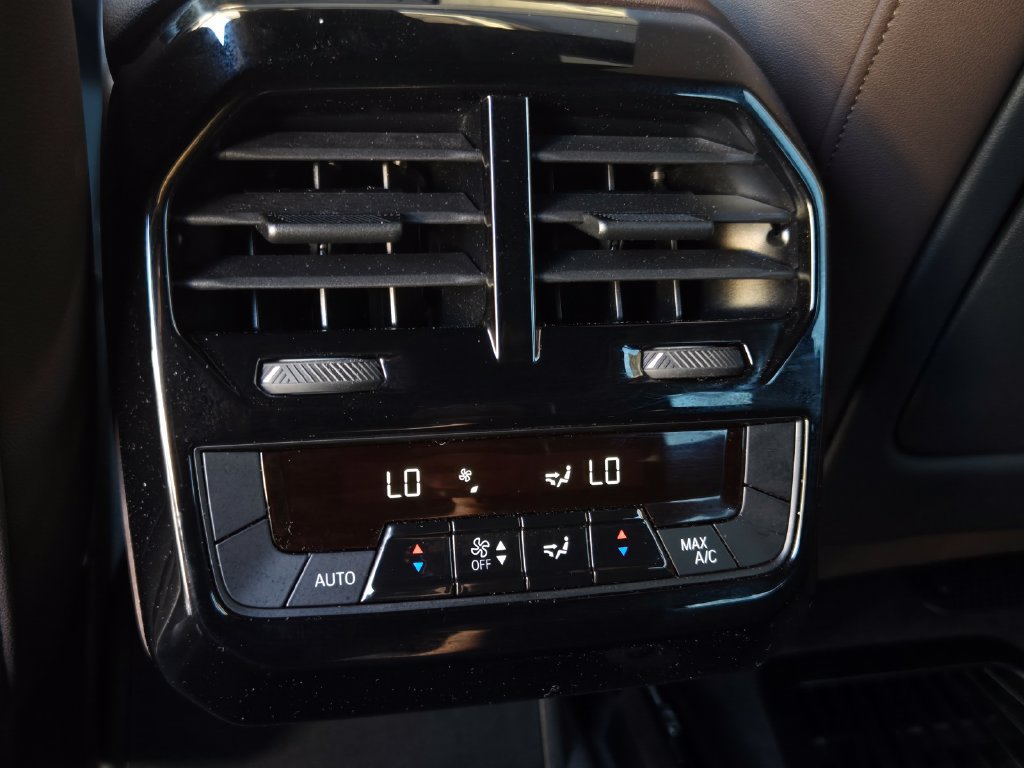 Used 2023 BMW iX xDrive50 w/ Sport Package AWD/4WD image 19